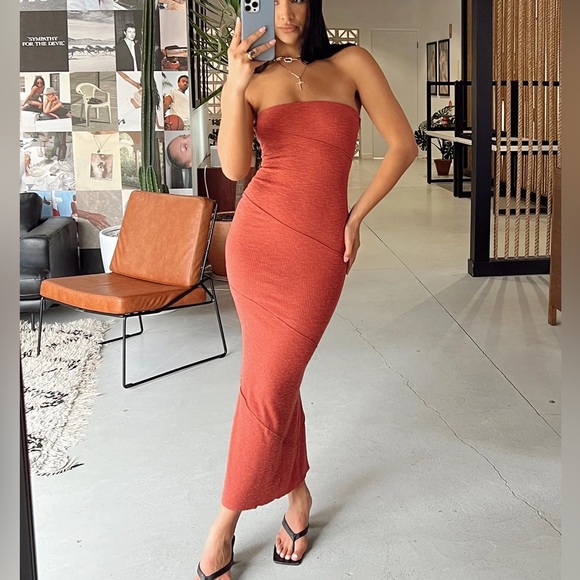 Princess Polly Dresses & Skirts - Princess Polly Oscar Midi Dress